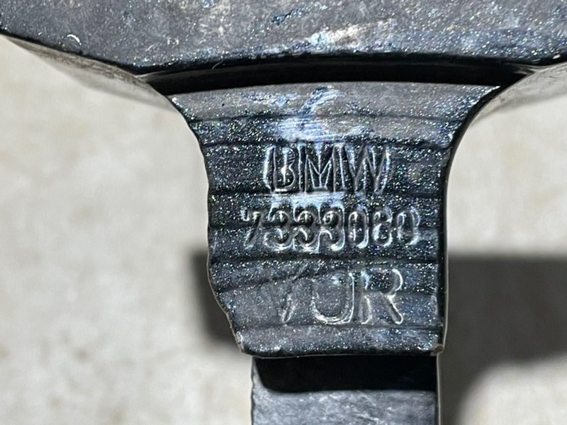 Петля двери передней правой нижняя