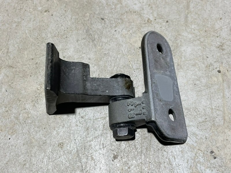 Петля двери передней правой нижняя