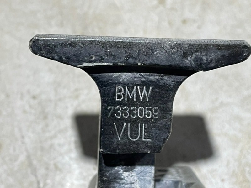 Петля двери