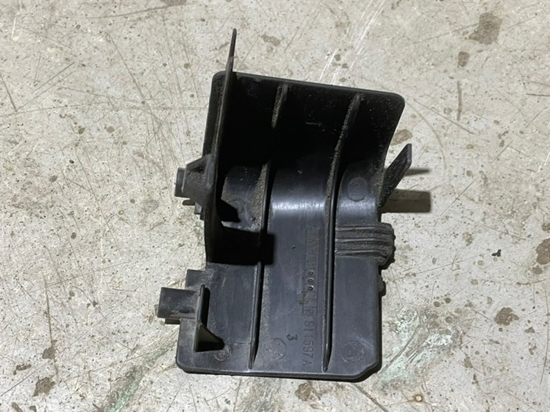 Кожух замка капота