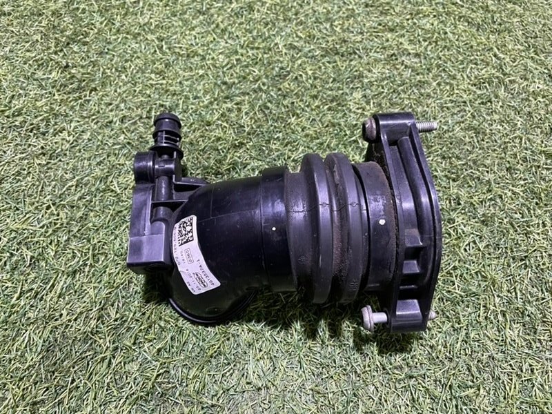 Патрубок воздушного фильтра