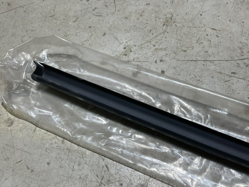 Молдинг лобового стекла