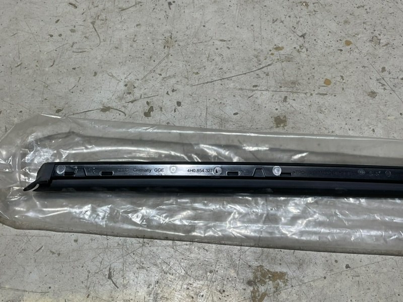 Молдинг лобового стекла