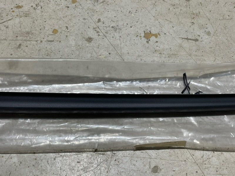 Молдинг лобового стекла