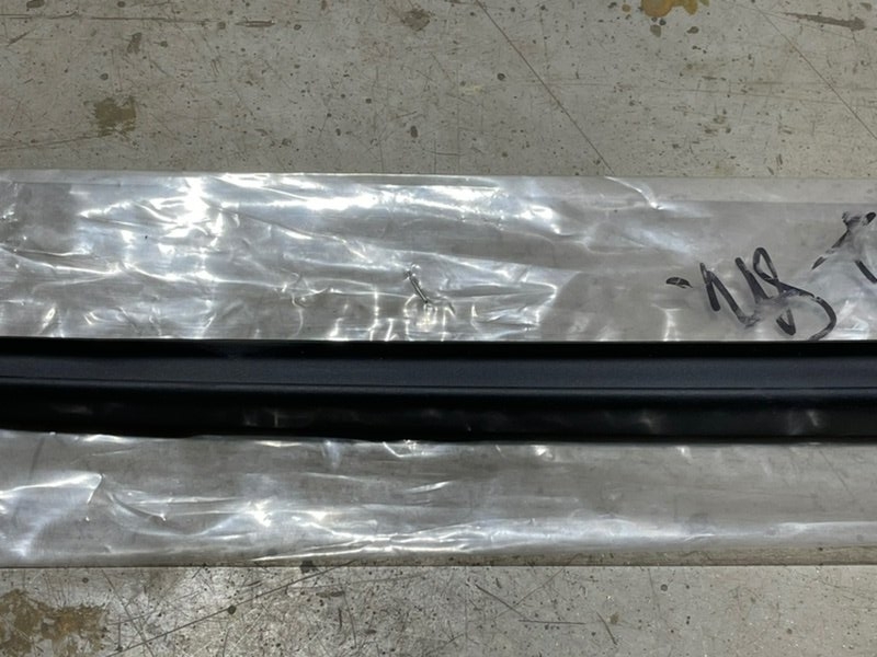 Молдинг лобового стекла