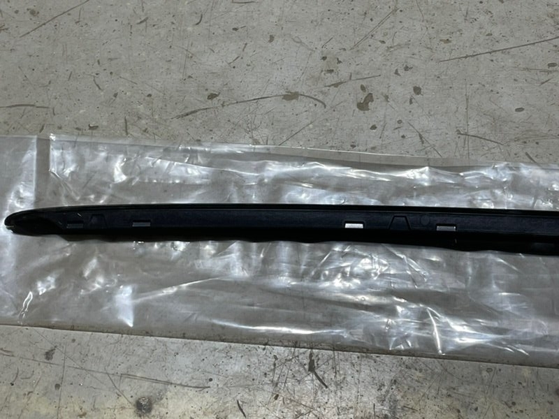 Молдинг лобового стекла