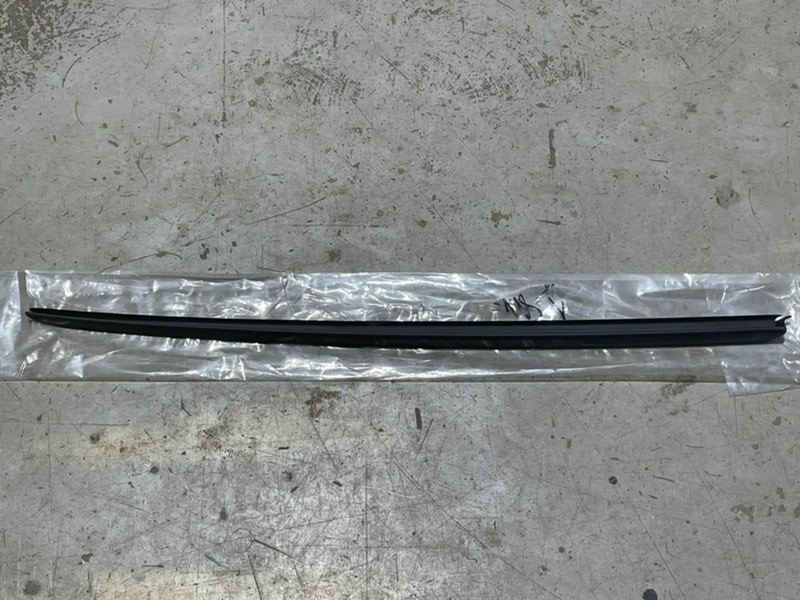 Молдинг лобового стекла