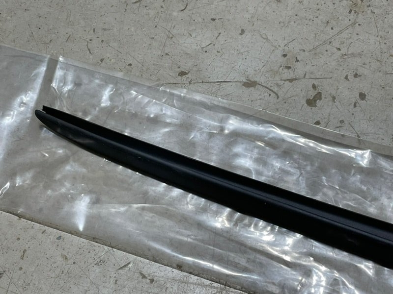 Молдинг лобового стекла