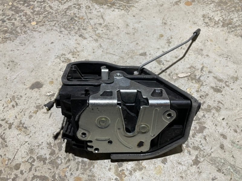 Замок двери задней правой