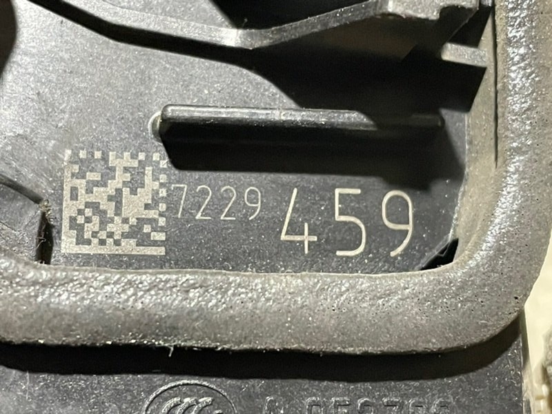 Замок двери задней левой