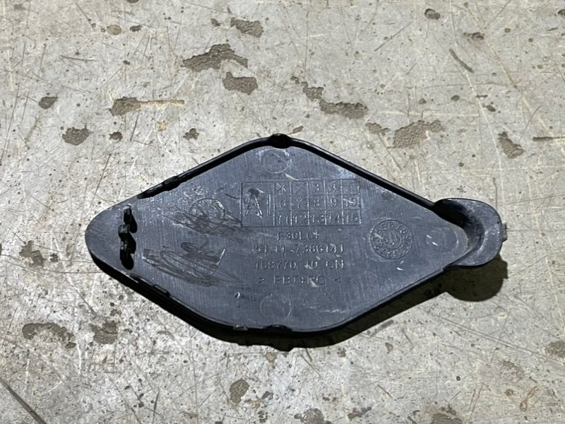 Заглушка буксировочного крюка