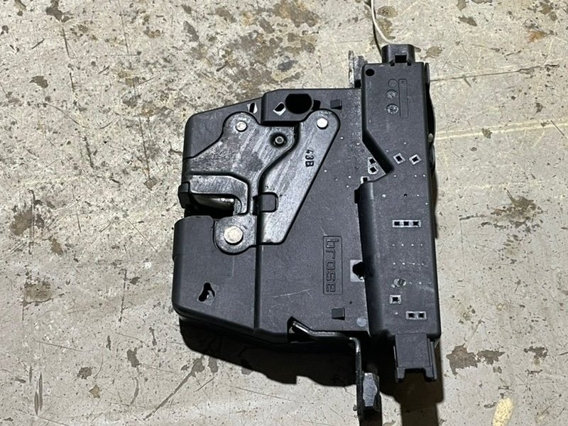 Замок багажника