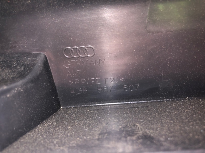 Обшивка крышки багажника