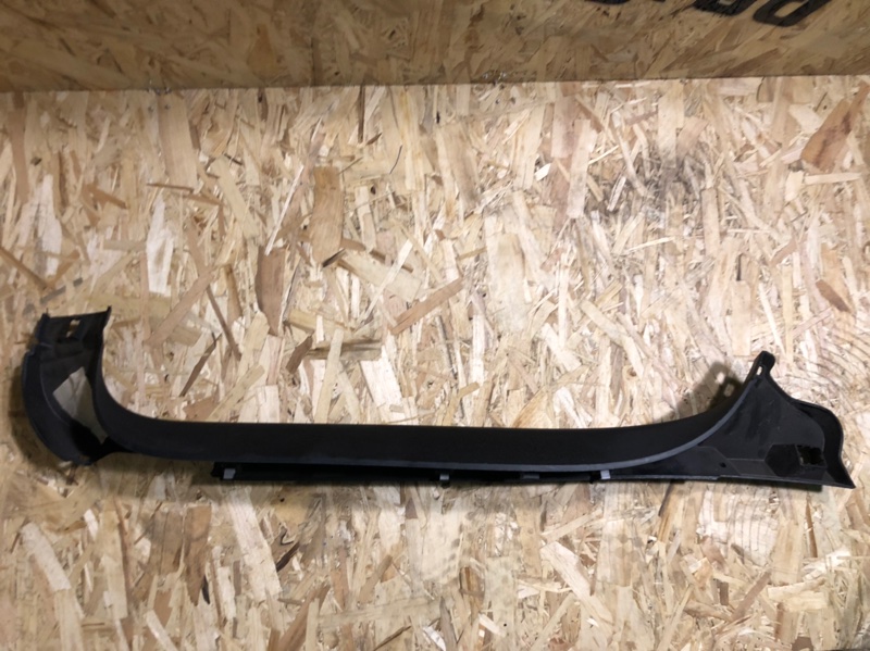 Обшивка крышки багажника