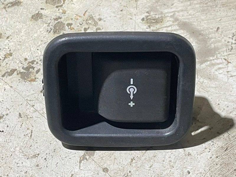 Гнездо прикуривателя