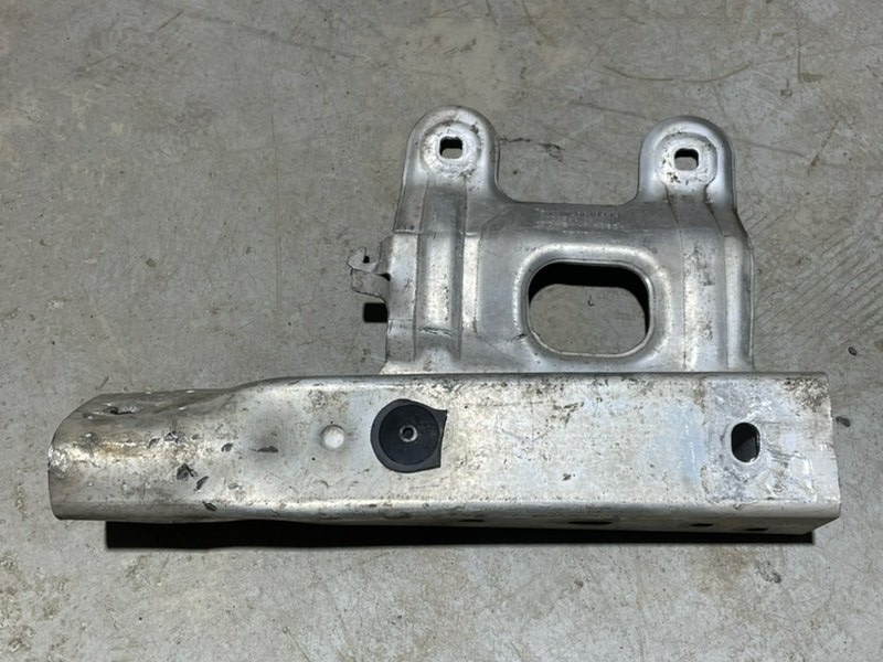 Кронштейн усилителя переднего бампера левый