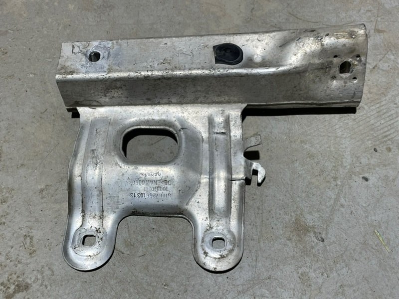 Кронштейн усилителя переднего бампера левый