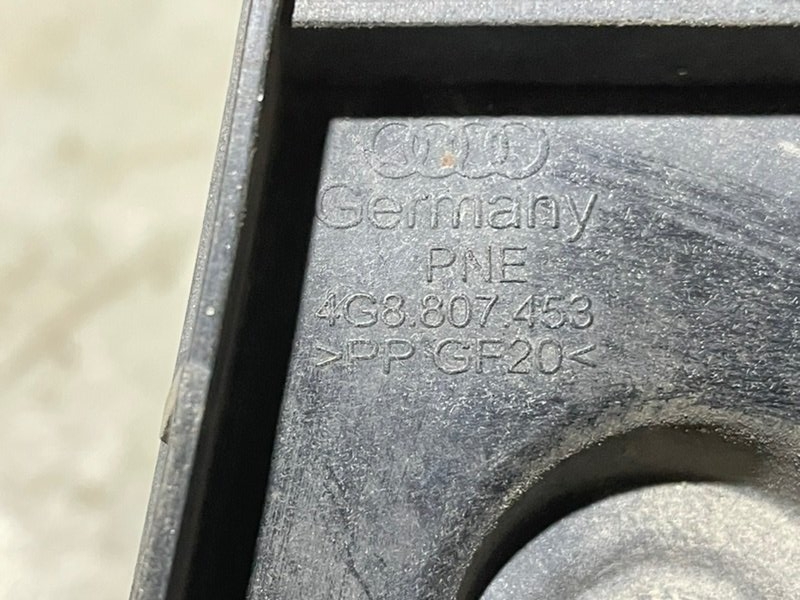 Кронштейн заднего бампера левый