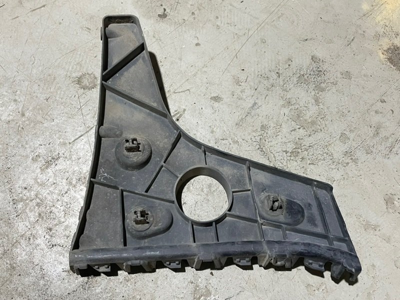 Кронштейн заднего бампера левый