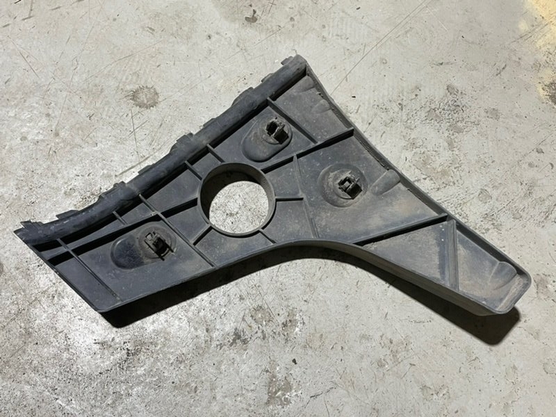 Кронштейн заднего бампера левый