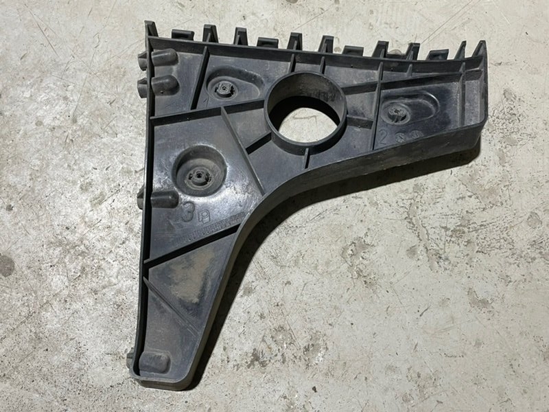 Кронштейн заднего бампера левый