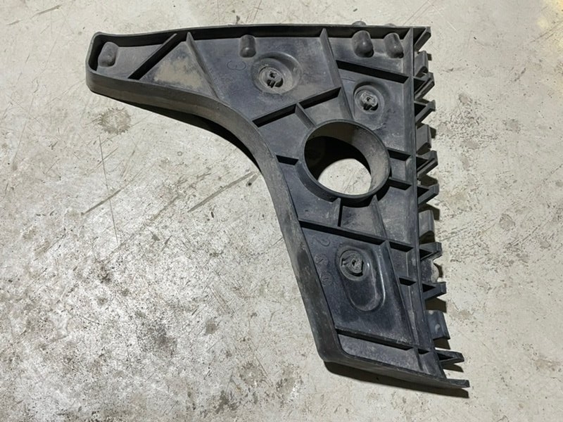 Кронштейн заднего бампера левый