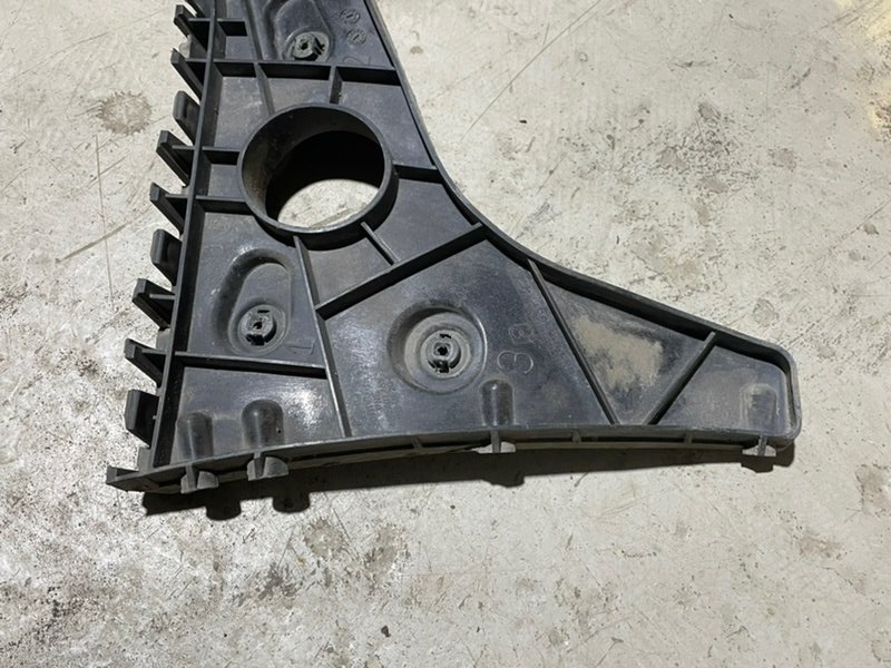 Кронштейн заднего бампера левый