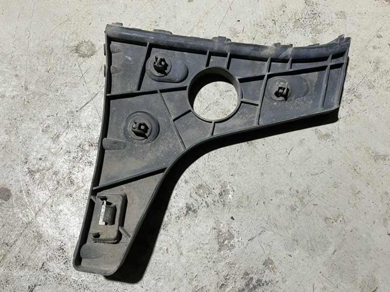 Кронштейн заднего бампера правый