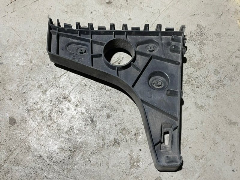 Кронштейн заднего бампера правый