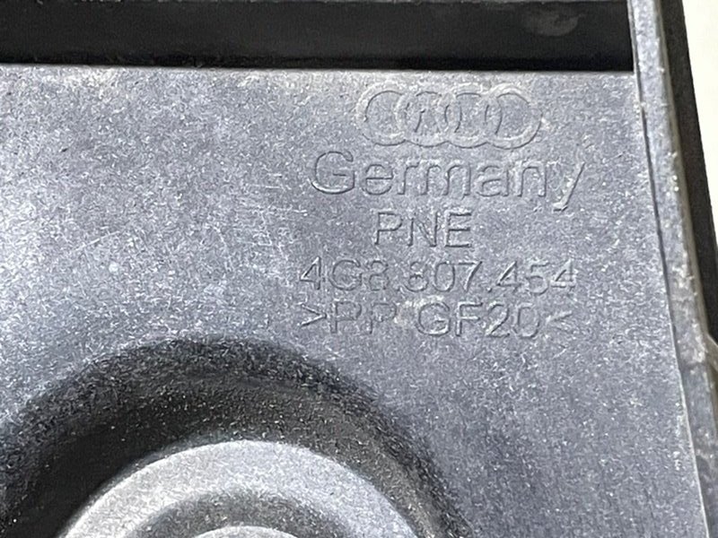 Кронштейн заднего бампера правый