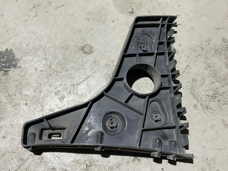 Кронштейн заднего бампера правый