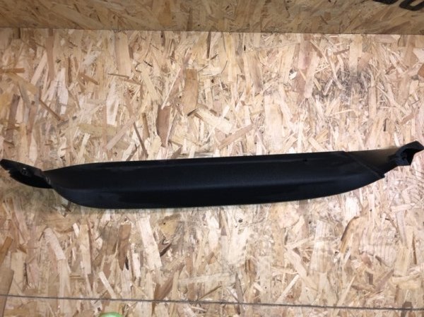 Обшивка крышки багажника