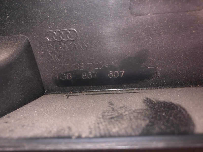 Обшивка крышки багажника