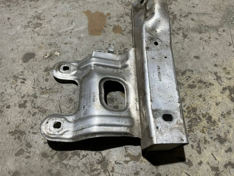 Кронштейн усилителя переднего бампера правый