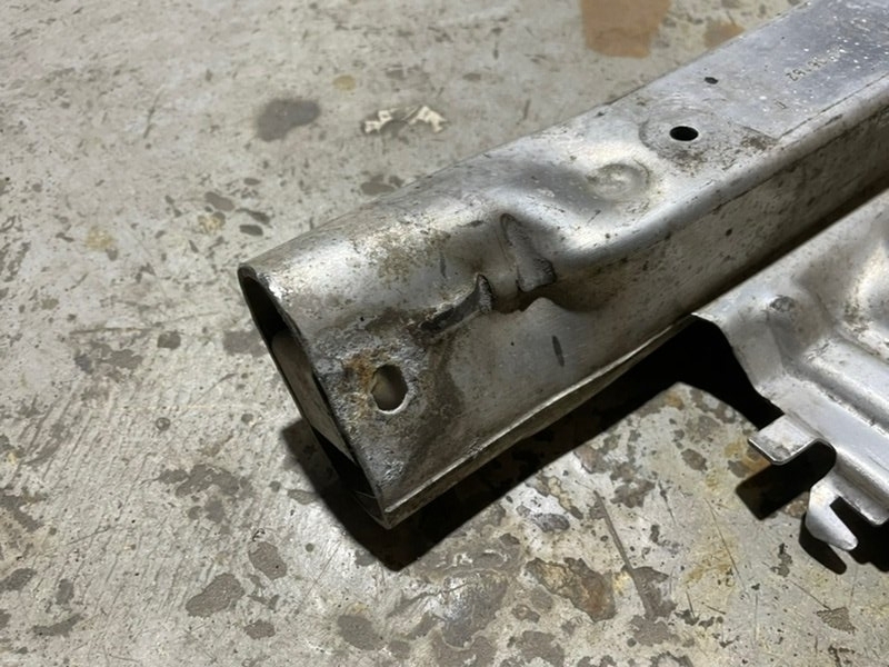 Кронштейн усилителя переднего бампера правый