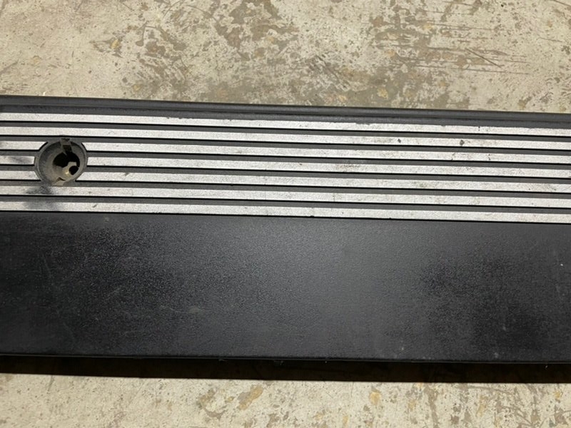 Крышка двигателя