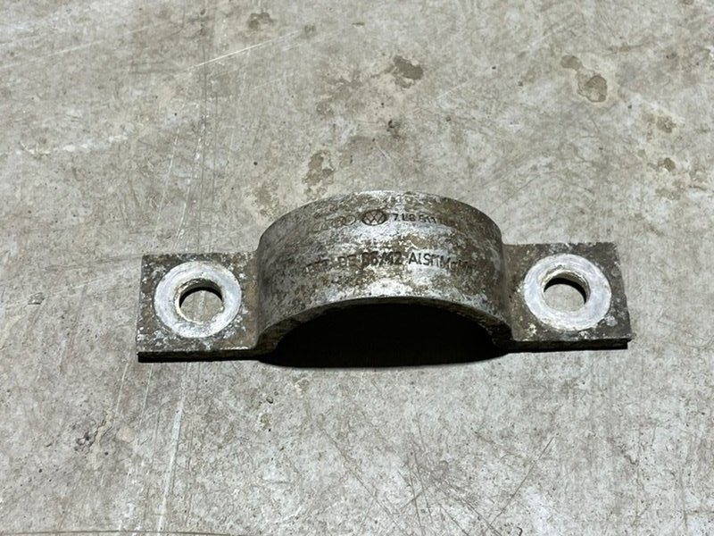 Кронштейн стойки переднего стабилизатора