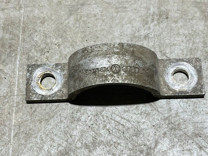 Кронштейн стойки переднего стабилизатора