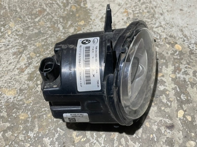 Фара противотуманная левая