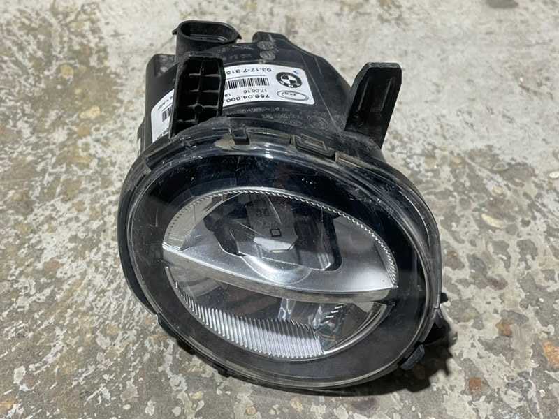 Фара противотуманная левая