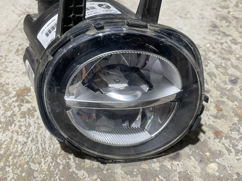 Фара противотуманная левая