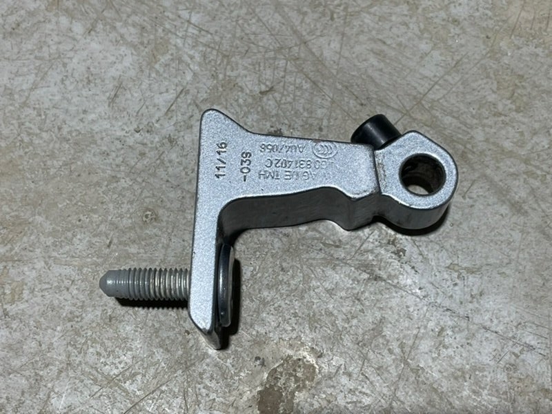 Петля двери передней правой нижняя