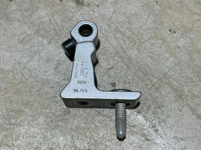 Петля двери передней правой нижняя