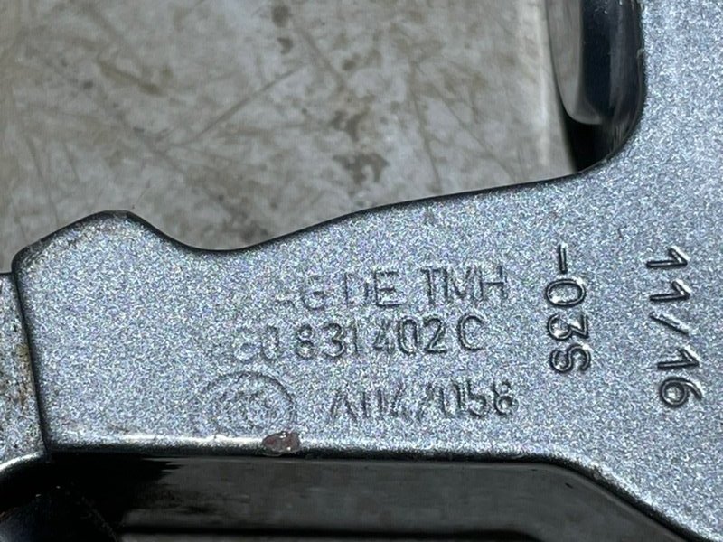 Петля двери передней правой нижняя