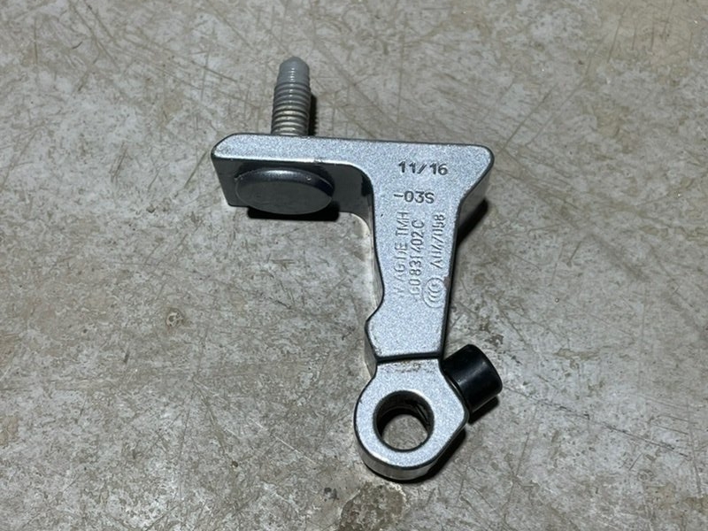 Петля двери передней правой нижняя