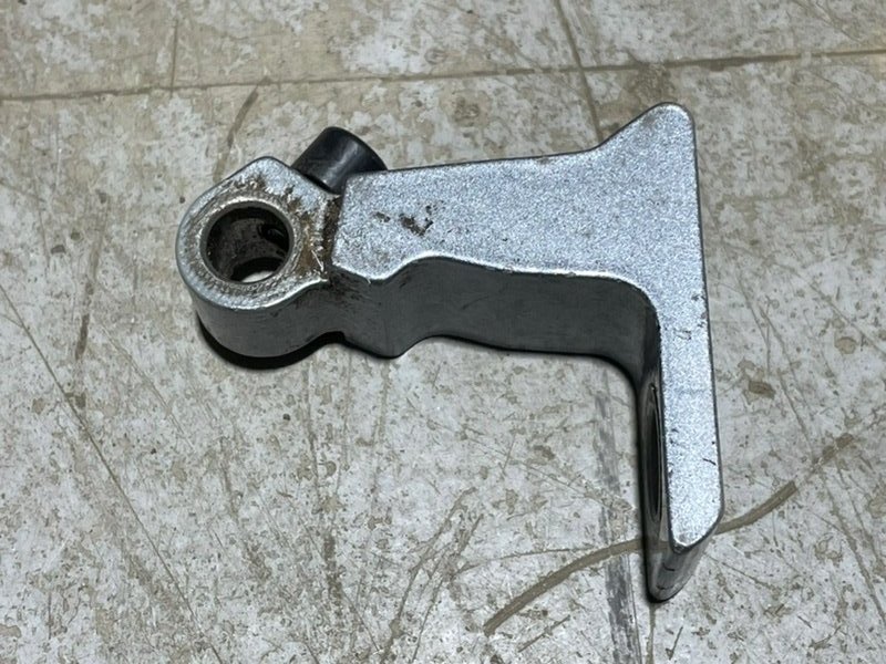 Петля двери передней правой нижняя