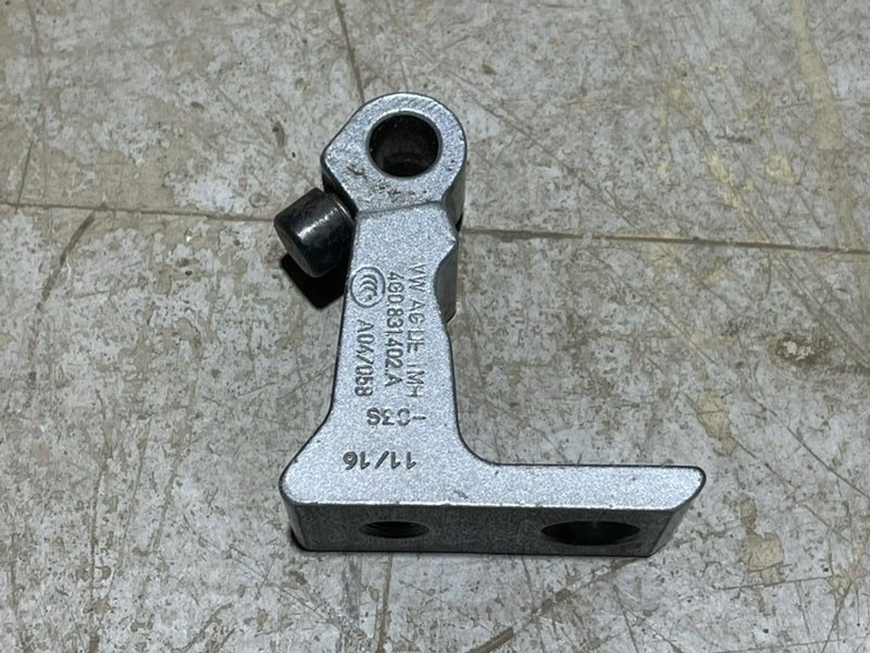 Петля двери передней правой нижняя