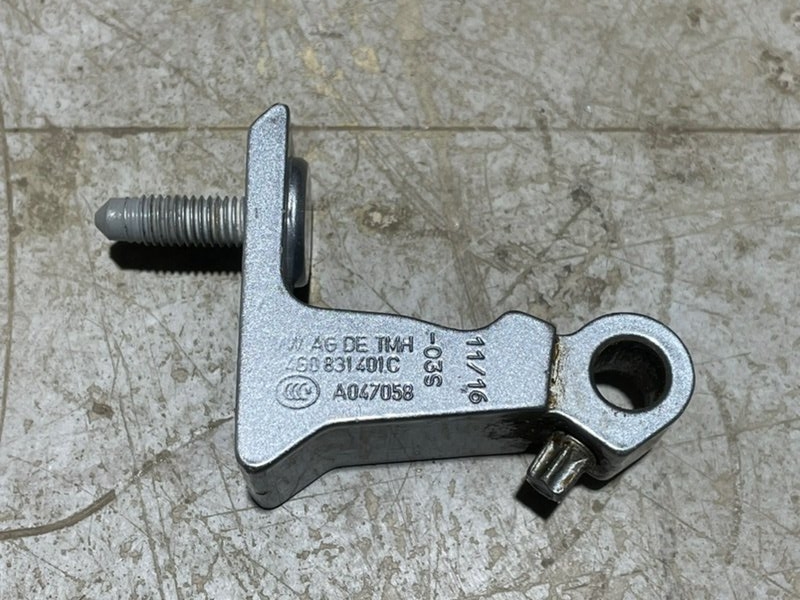 Петля двери передней левой нижняя