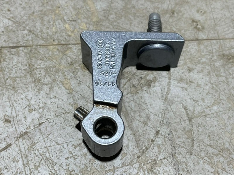 Петля двери передней левой нижняя