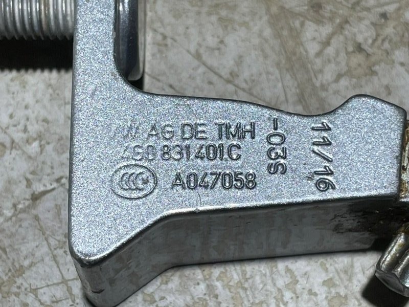 Петля двери передней левой нижняя